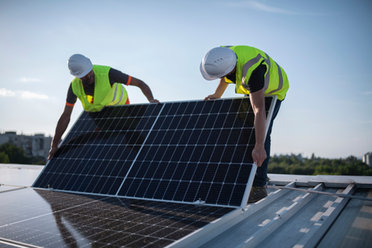© iStockphoto Solaranlage auf Hausdach