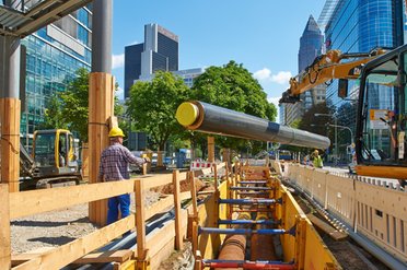 © Mainova AG Baustelle mit Fernwärmerohren in der Innenstadt