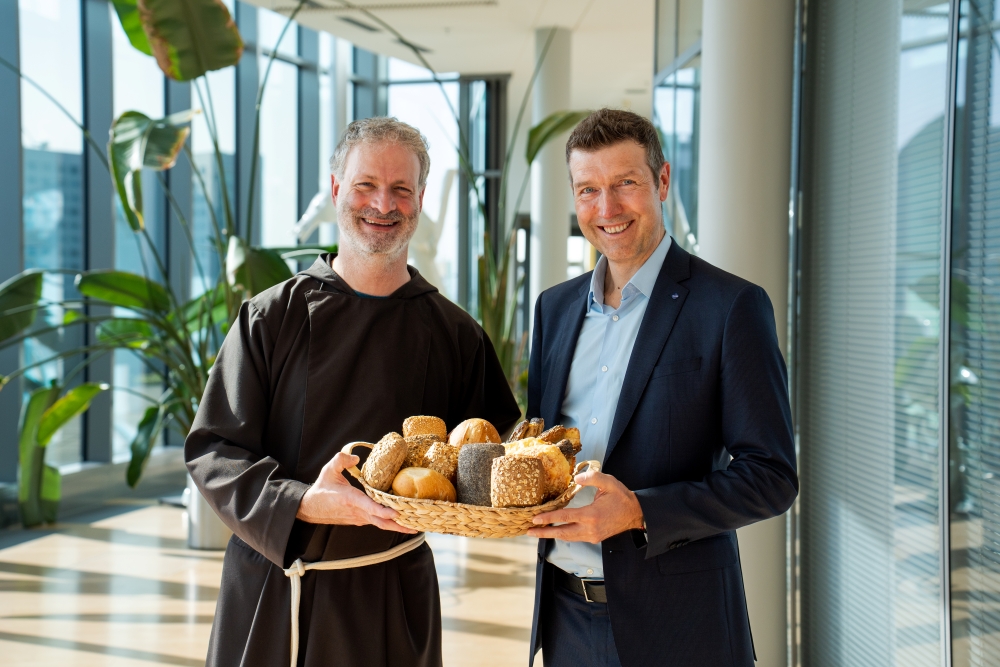 Symbolische Spendenübergabe an Franziskustreff