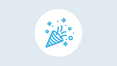 Blaue Partytröte in weißem Kreis auf grauem Hintergrund 