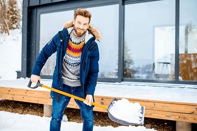 Schneeschippen per Hand spart Strom