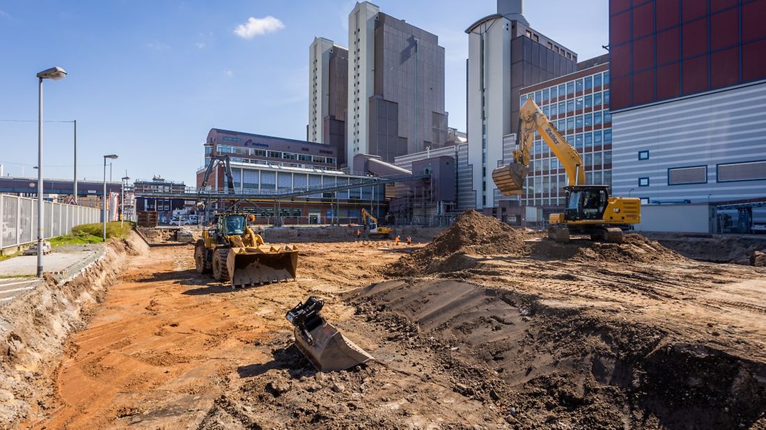 Impressionen der Baustelle am Mainova Heizkraftwerk West: Blick auf die Baugrube.