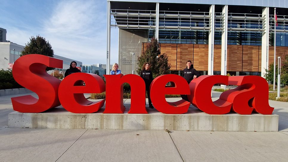 Logo vom SENECA College
