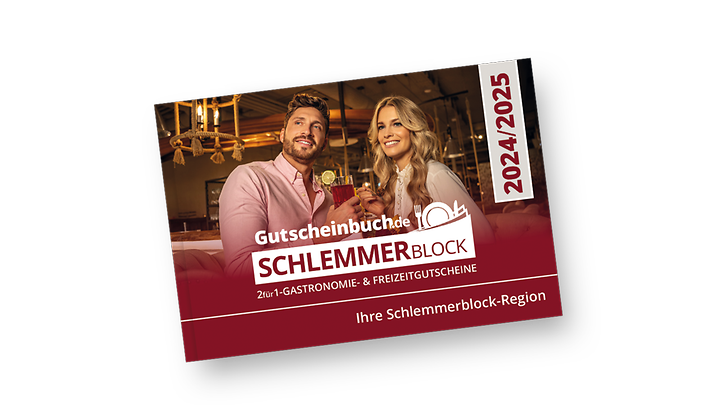 Schlemmerblock liegt rechts von Zuckerstangen und Weihnachtsdeko