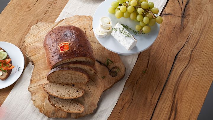 Körnerbrötchen in einer kleinen Form