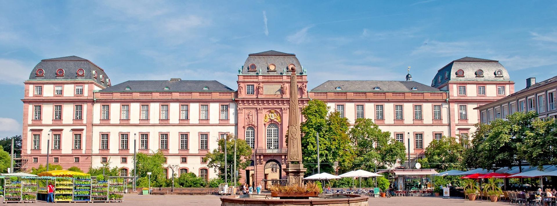 Schloss Darmstadt mit Vorplatz