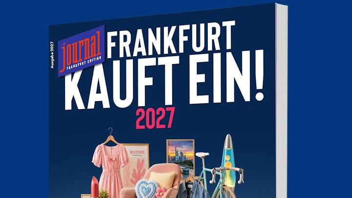 Titelbild des Journals „Frankfurt kauft ein! 2027“ mit Mode-, Wohn- und Lifestyleprodukten vor blauem Hintergrund.