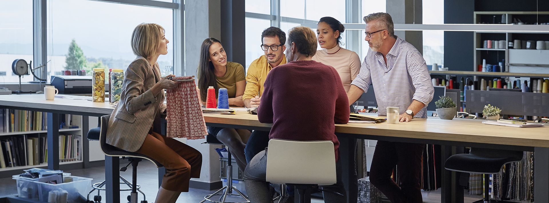 © iStock.com/Morsa Images buehne_fuer_unternehmen_tarife