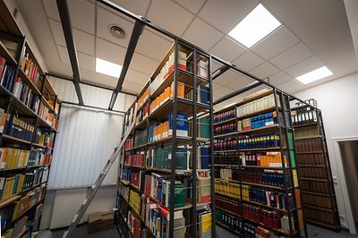 Ausgeleuchtete Bibliothek