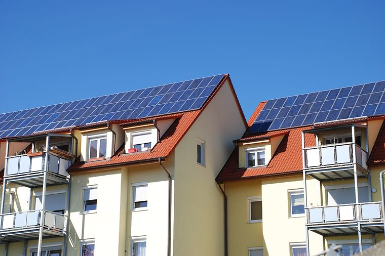 © adobe.stock.com/Wolfgang Cibura buehne_strom_lokal_pv