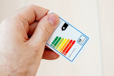 © stock.adobe.com/ifeelstock Wichtig fürs Stromsparen: Energielabel zur Auskunft der Energieeffizienzklasse