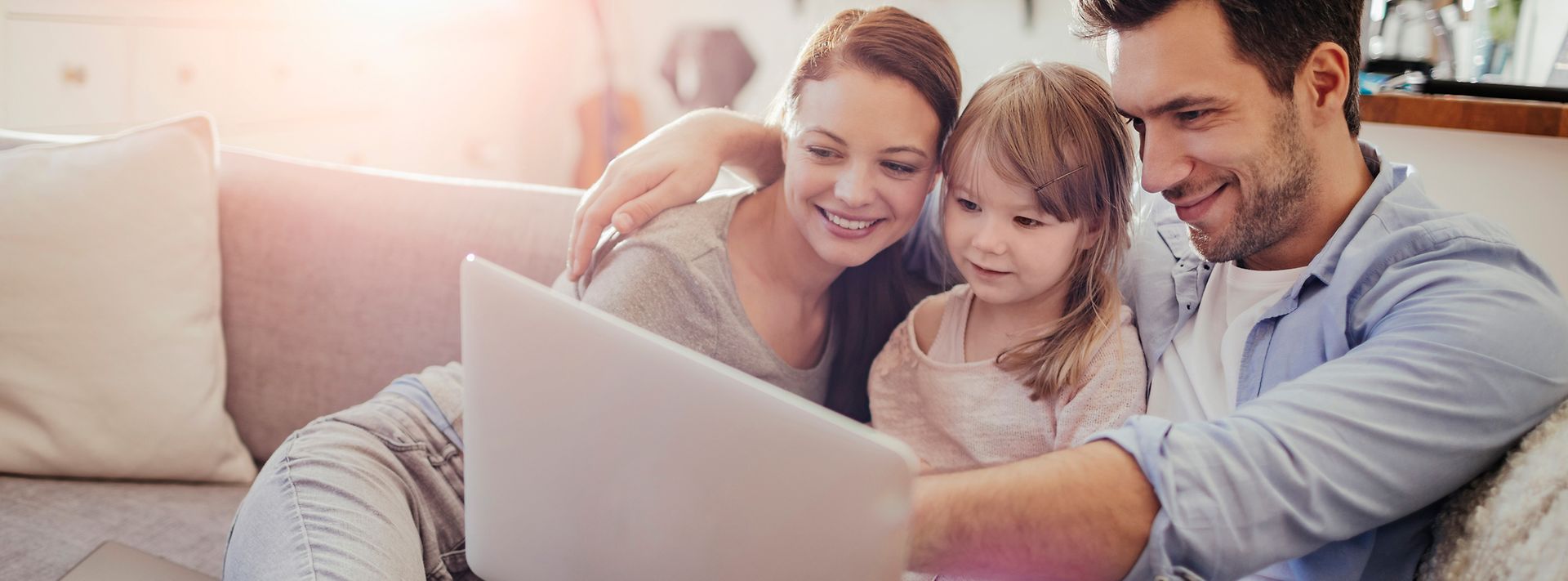 © iStock.com/Geber86 08_tv_pc_header_est_3360x1244