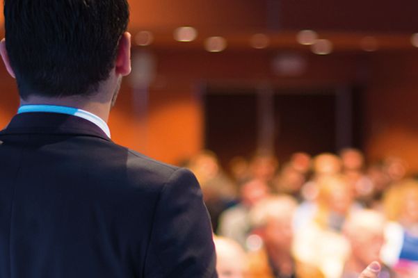 Seminarraum mit Redner