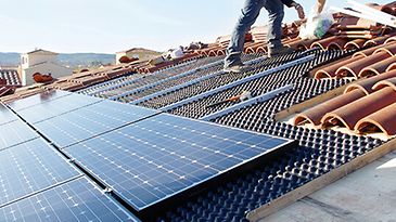 Solarmodule werden installiert