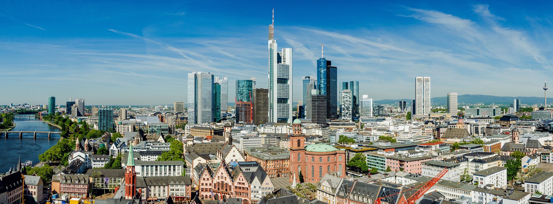 Skyline und weitere Gebäude der Innenstadt Frankfurts