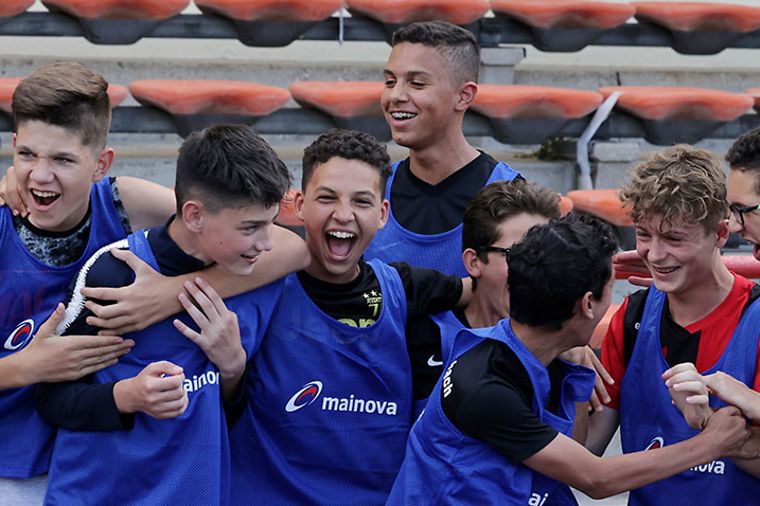 Der 1. FC Viktoria Kelsterbach freut sich über den Hauptgewinn