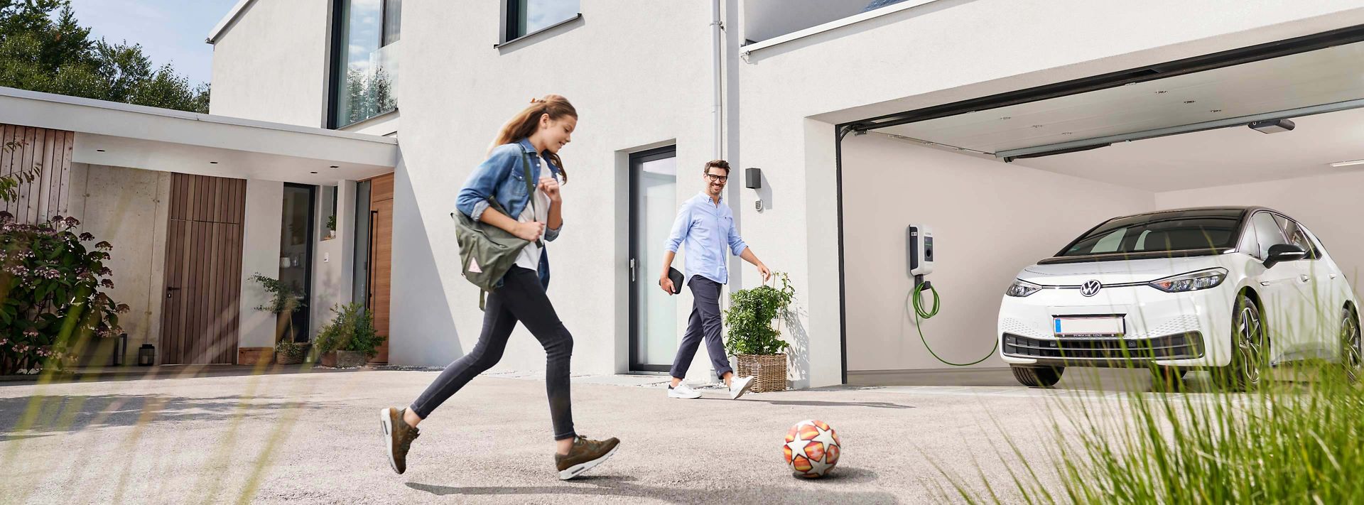 © Mainova E-Auto wird zu Hause aufgeladen